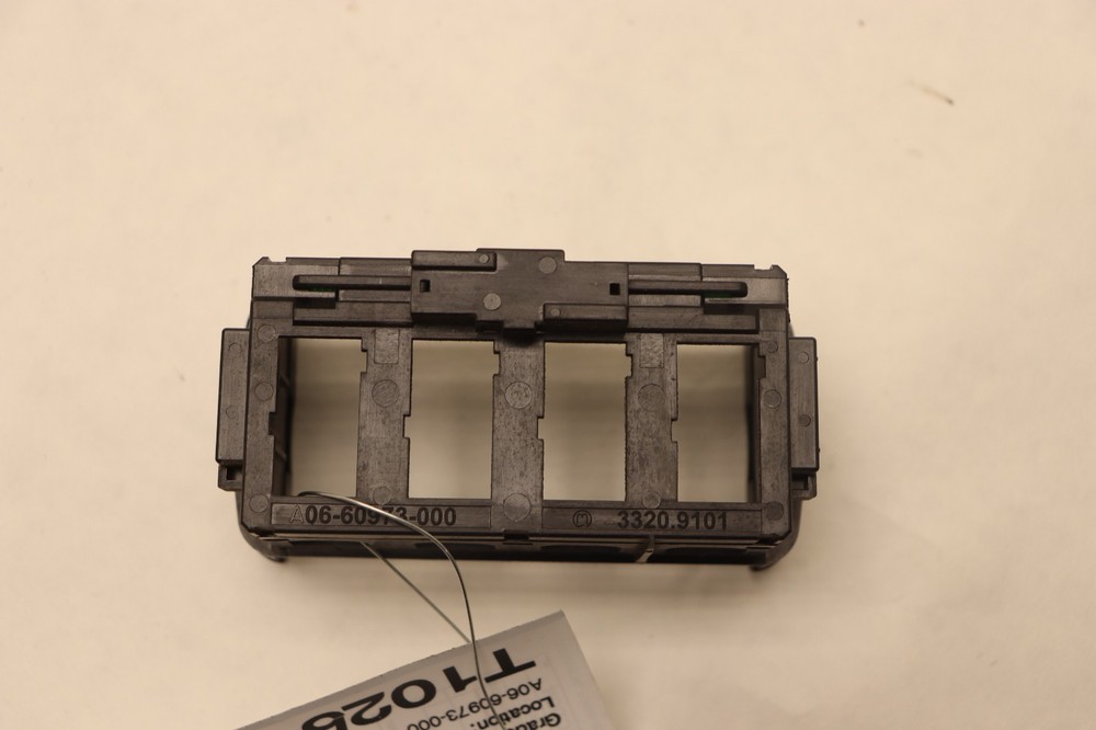 2008-2017 FREIGHTLINER CASCADIA 125 DASHBOARD EMPTY SWITCH BEZEL PANEL OEM