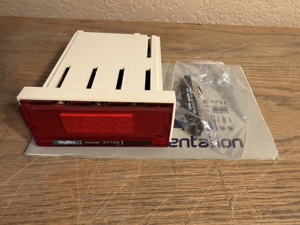 DIGITEC DIGITAL PANEL METER 2770A-02