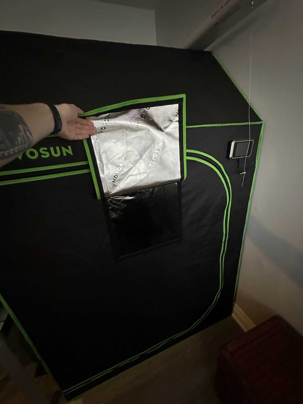 VIVOSUN 4x4 Grow Tent with Lights & Accessories, Black, Used