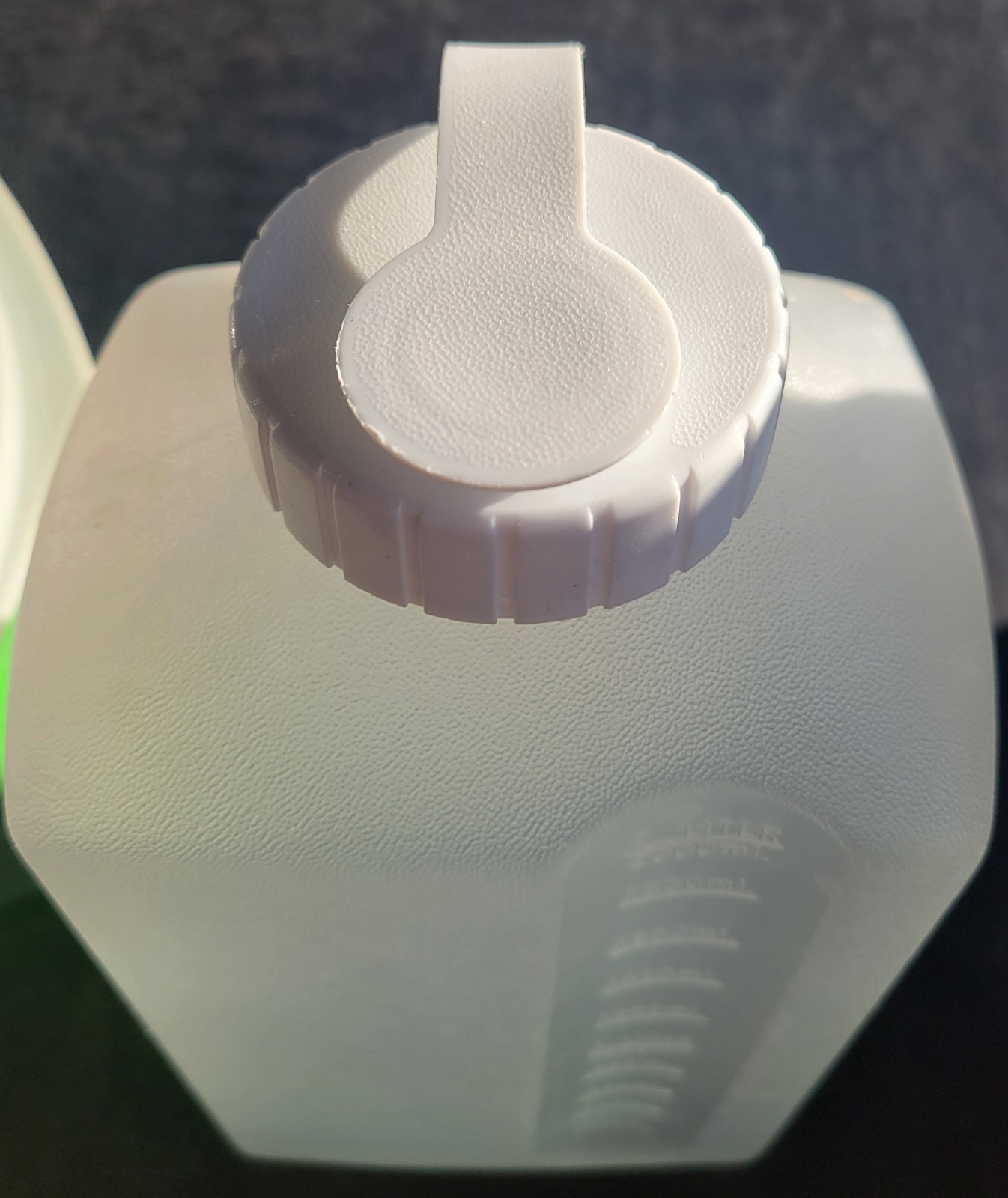 Vintage Rubbermaid 2 Quart 64 Oz Servin Saver Drink/Beverage Pitcher/Bottle 2468