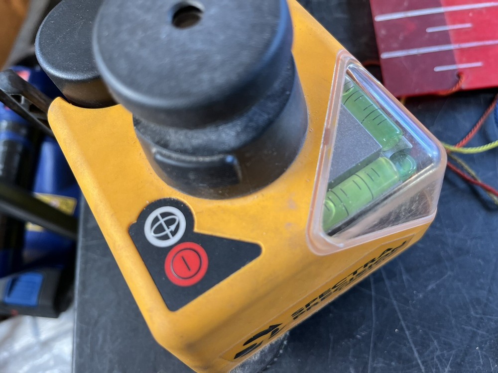 Spectra Precision Horizontal Vertical Red Beam Laser Level Model 1422 W/ Bracket