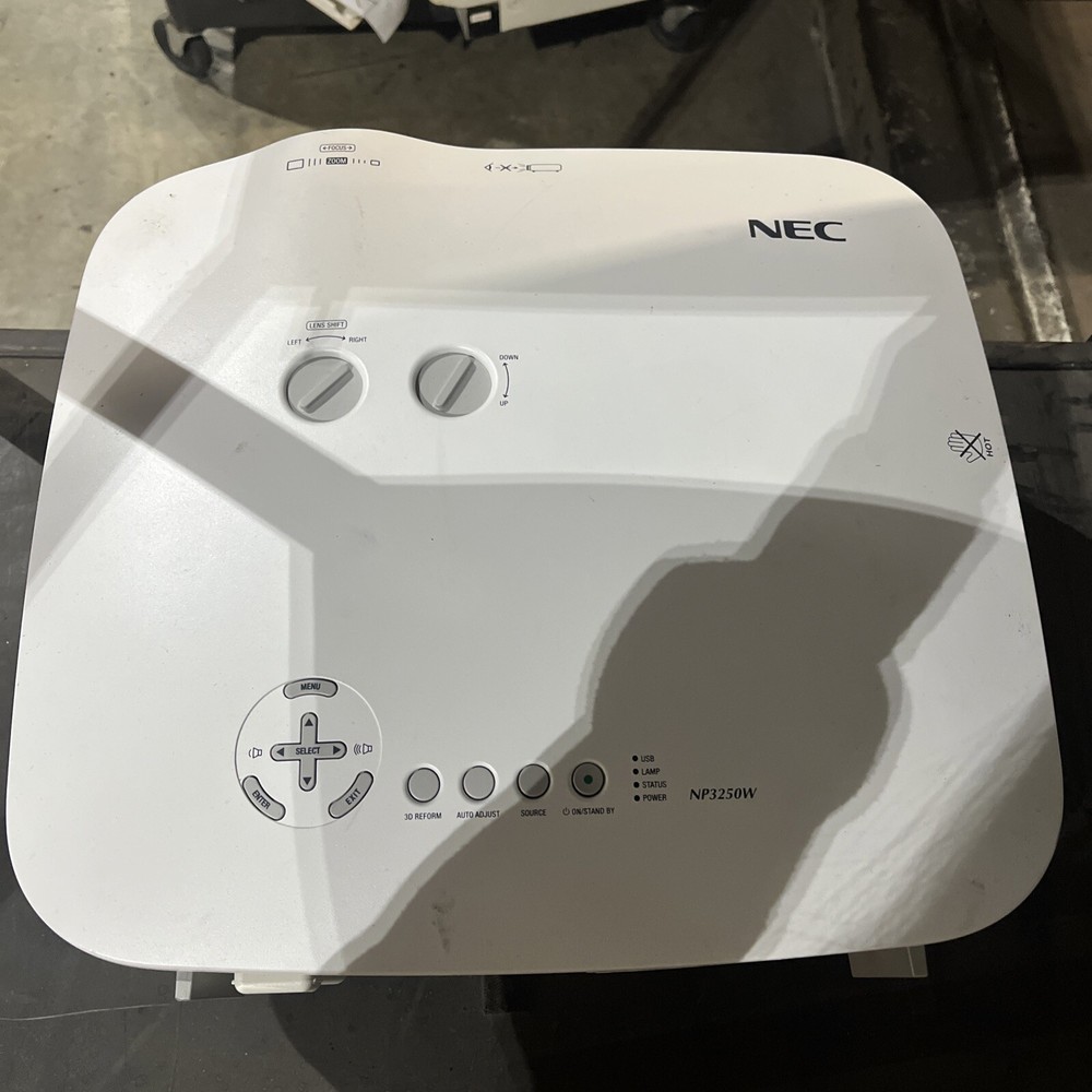 NEC NP3250W LCD PROJECTOR W REMOTE