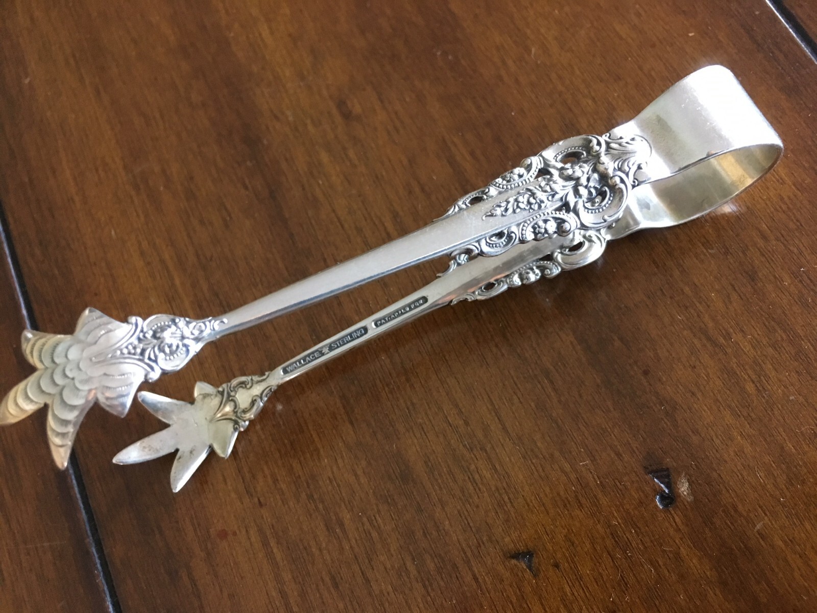 1 CLEAN SUGAR CUBE TONGS WALLACE GRANDE BAROQUE STERLING SILVER GRAND TONG