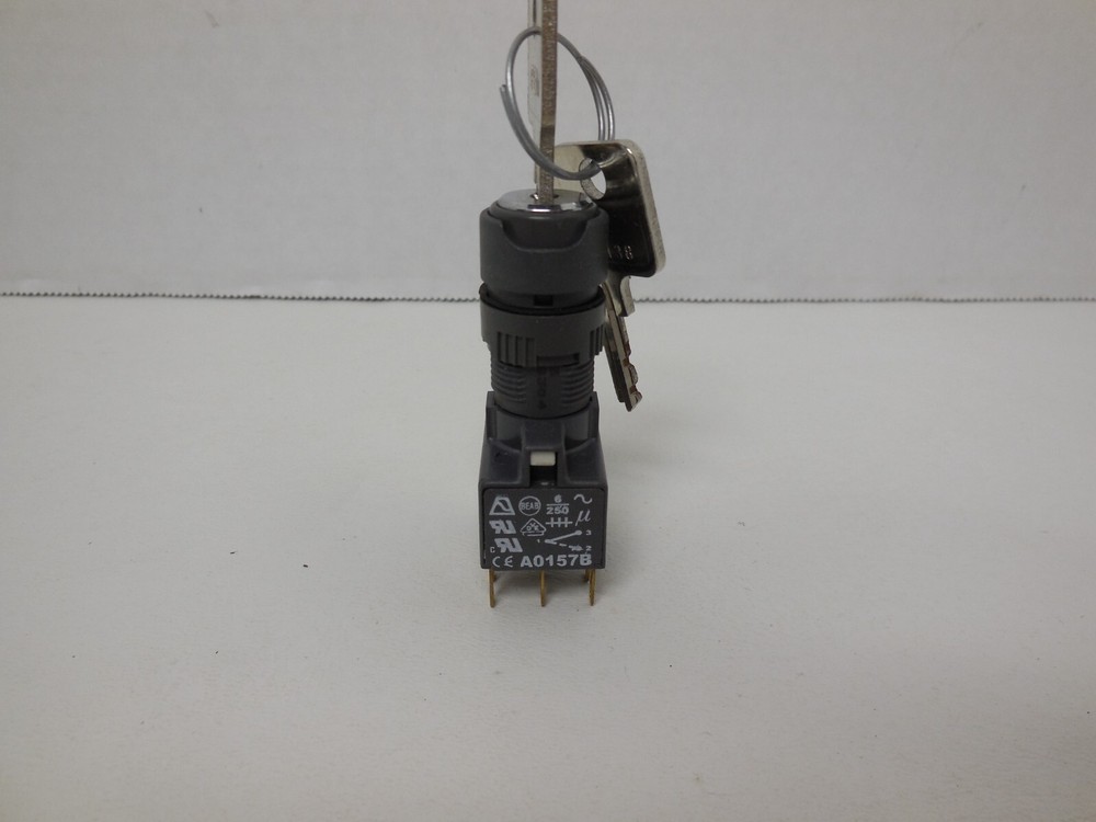 Mouser 4-Pole 2-Position Key Switch Spring Return - NEW