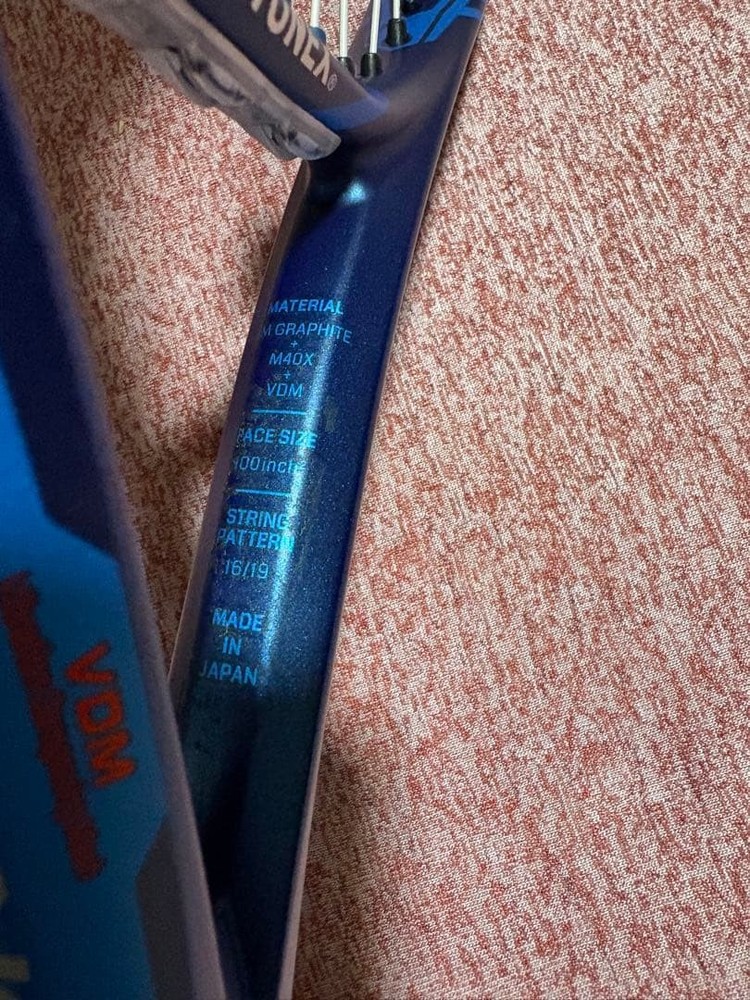 YONEX ISOMETRIC EZONE 100 G3