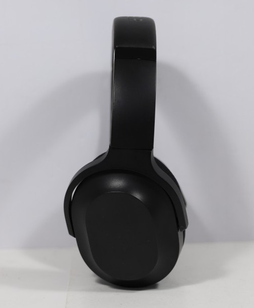 PREOWNED- Razer Barracuda Wireless Gaming Headset Black Bluetooth USB-C Headset