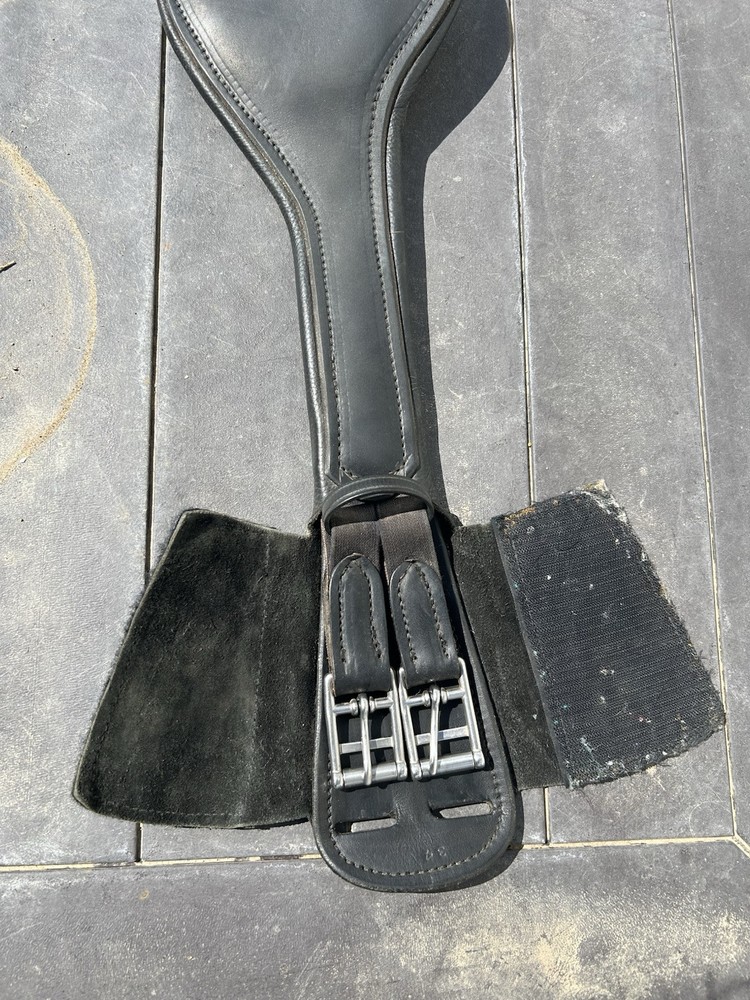 DK Saddlery Girth. Black. 34”