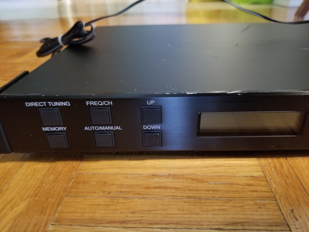 TOA DT-930 UL Rack-Mountable AM/FM Synthesizer Tuner
