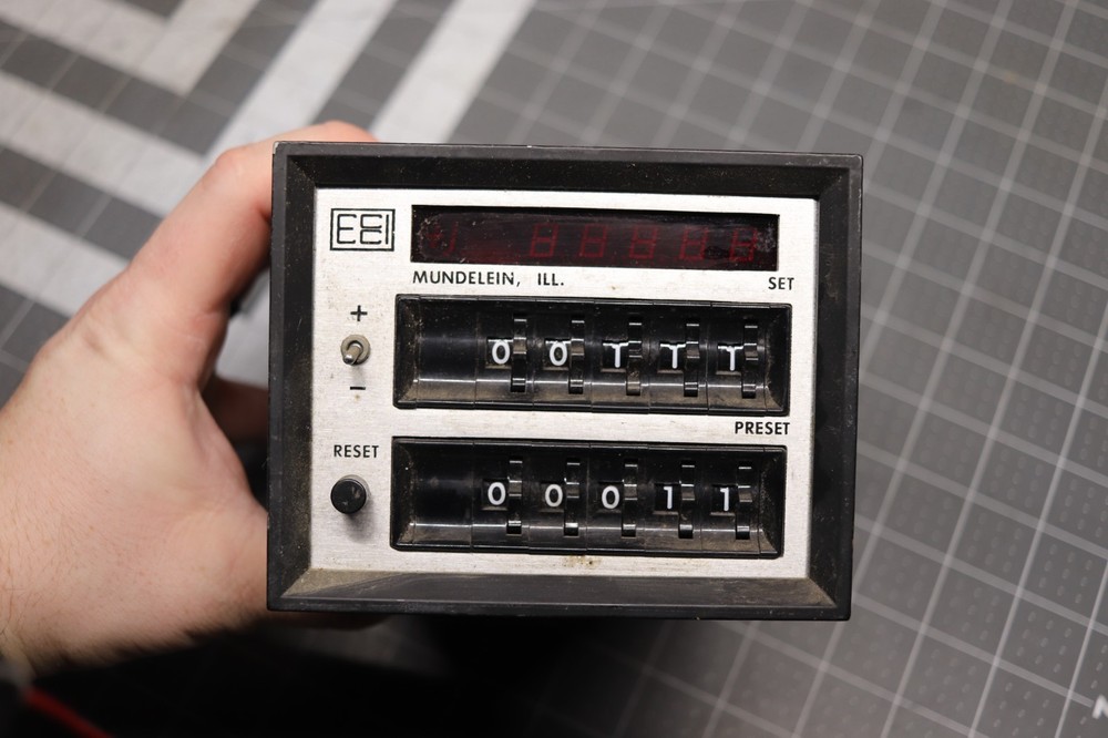 ECCI Electronic Counters & Controls Inc. MBL125S .01 electronic counter