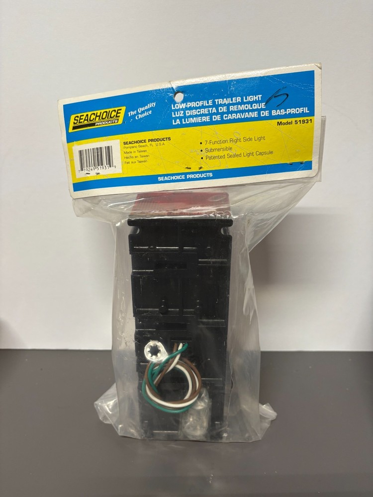 SEACHOICE 51931 Right Side 7-Function Low-Profile Submersible Trailer Light Used