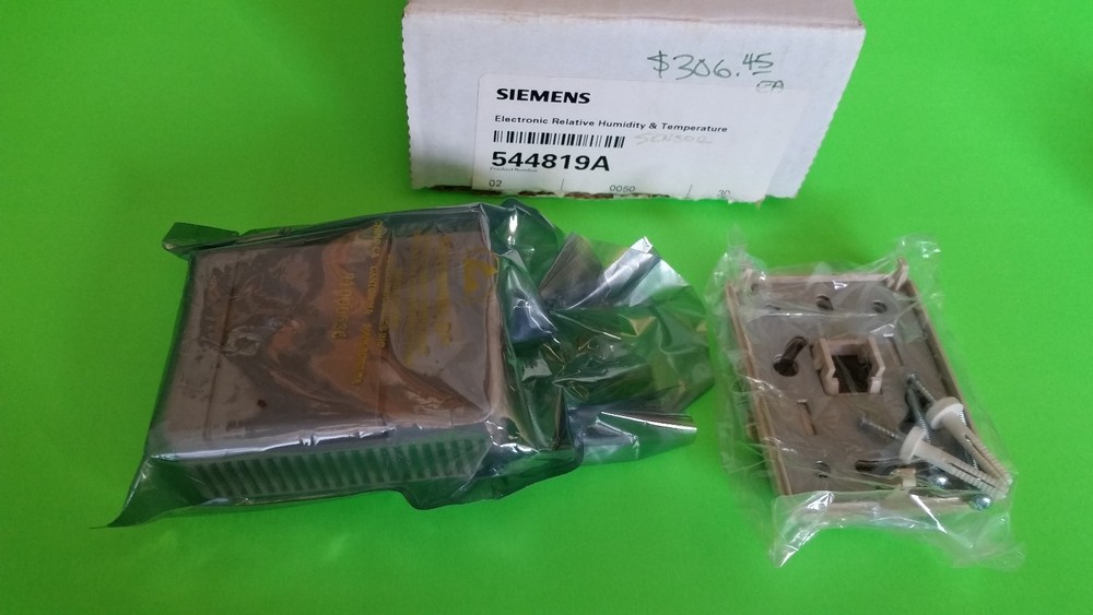 Siemens Electronic Relative Humidity & Temp Sensor # 544819A (NOS)