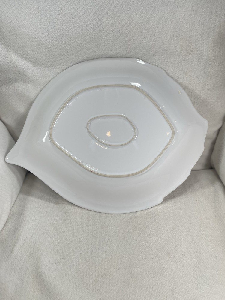 Large White Ceramic Seashell Shaped Serving Platter W/ Embossed Ridges 17.5”