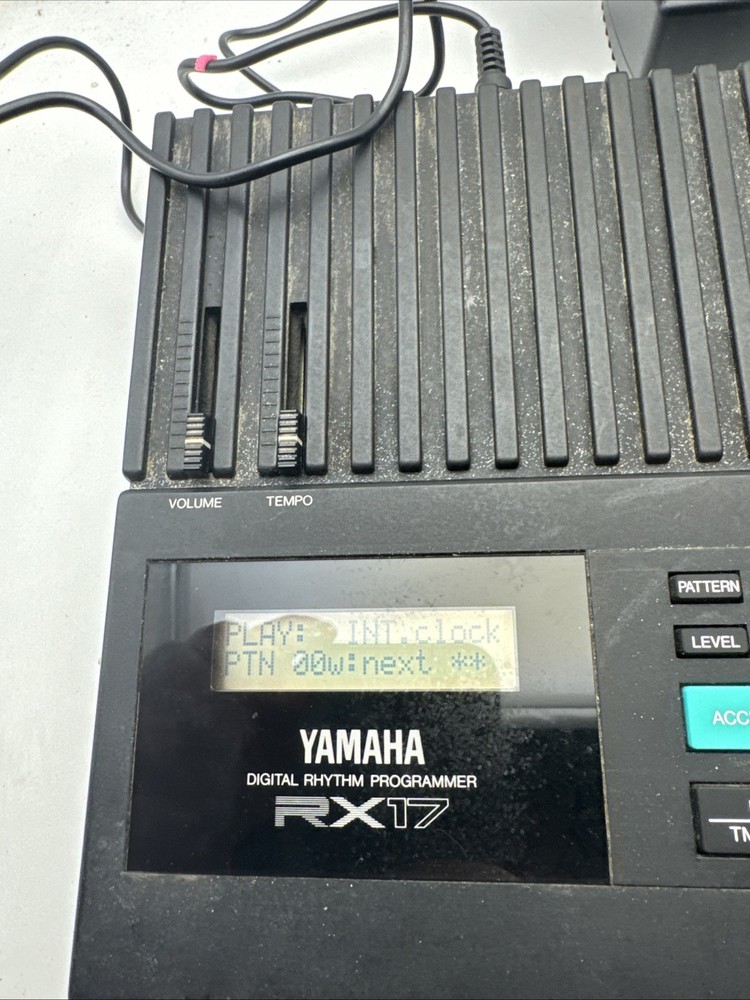 YAMAHA RX17 DIGITAL RHYTHM PROGRAMMER DRUM MACHINE !
