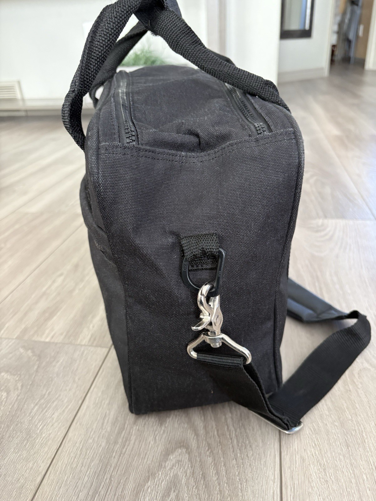 Akona Adventure Gear Canvas Bag