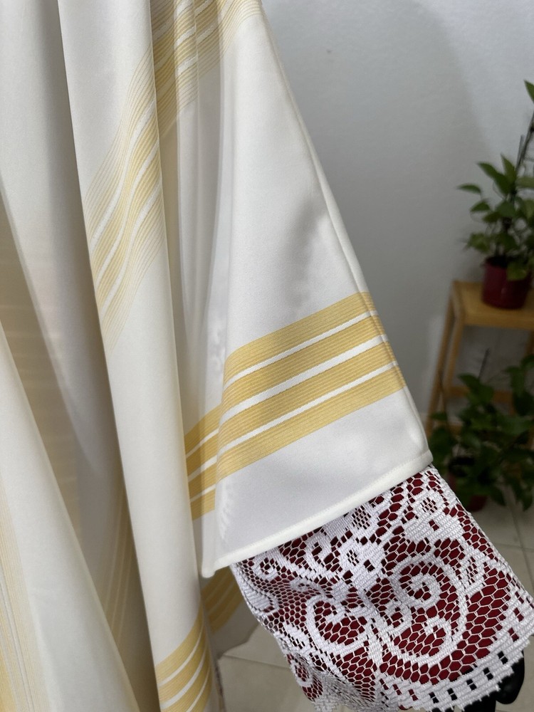 MONE WHITE VESTMENT CHASUBLE & STOLE