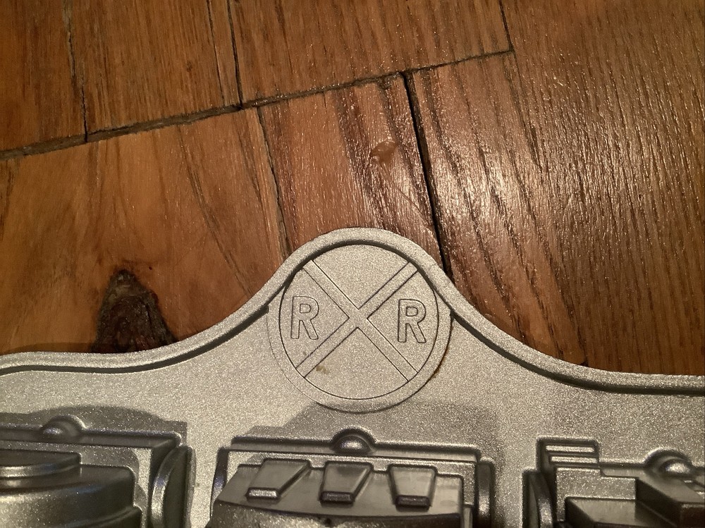 Nordic Ware*Train Set 3D Cake Pan Railroad*Cast Aluminum