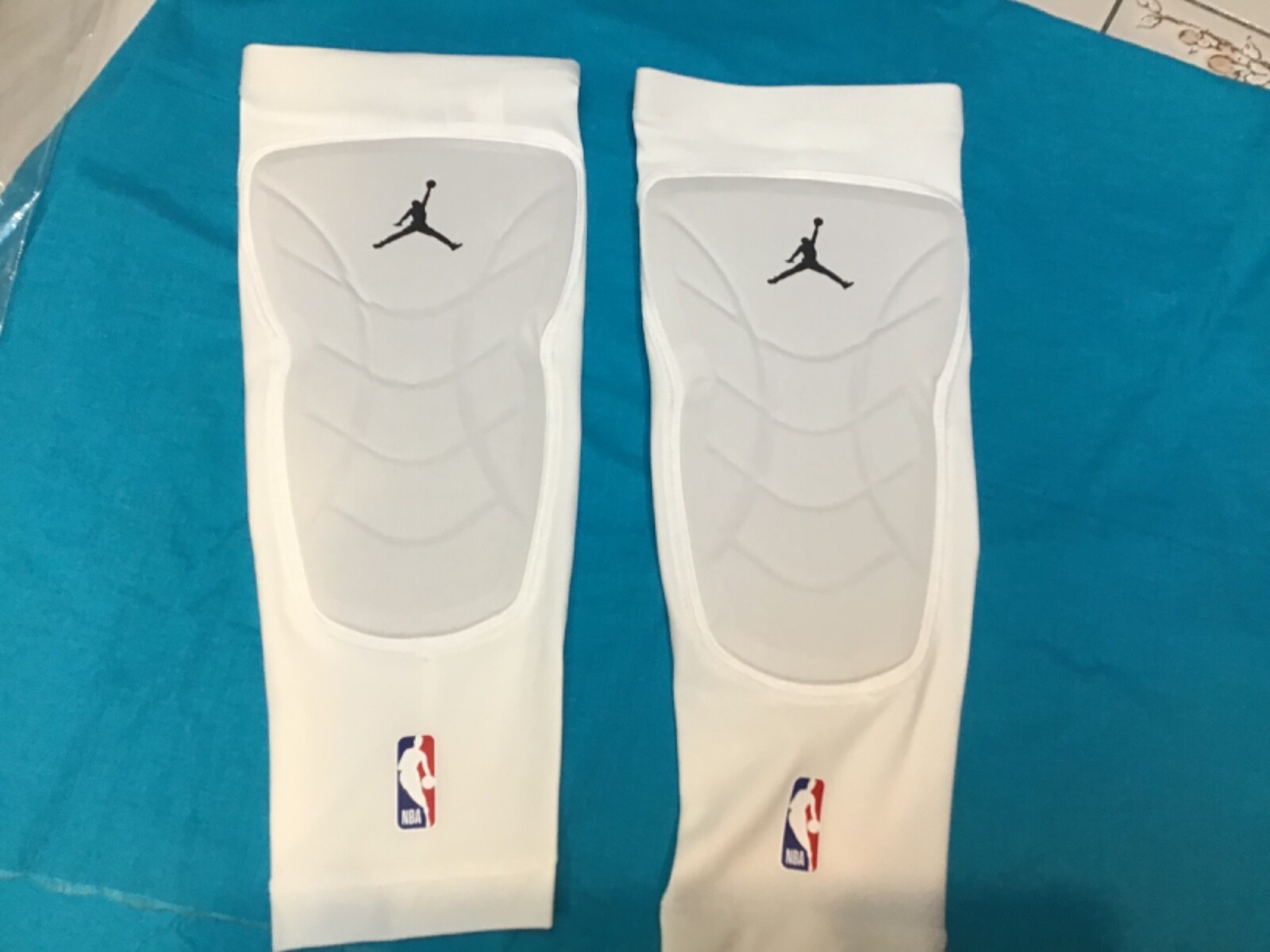 Nike  NBA Basketball White Compression Knee Pad Set  Sizes L/XL and 2X/3X