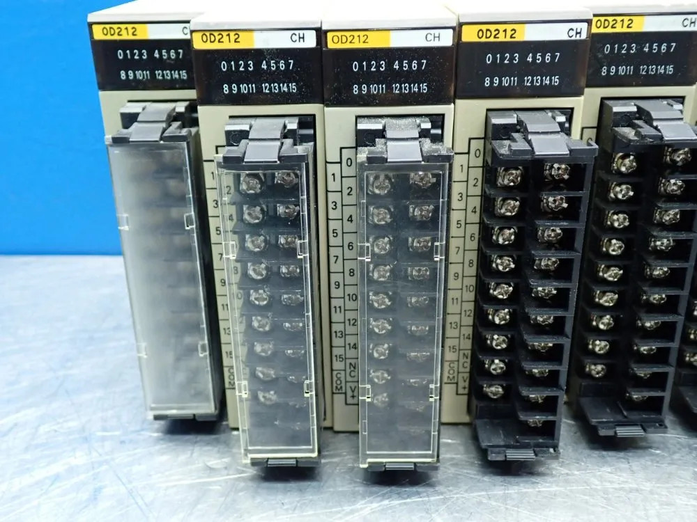 OMRON PLC EXPANSION OUTPUT MODULE, 7PCS C200H-OD212