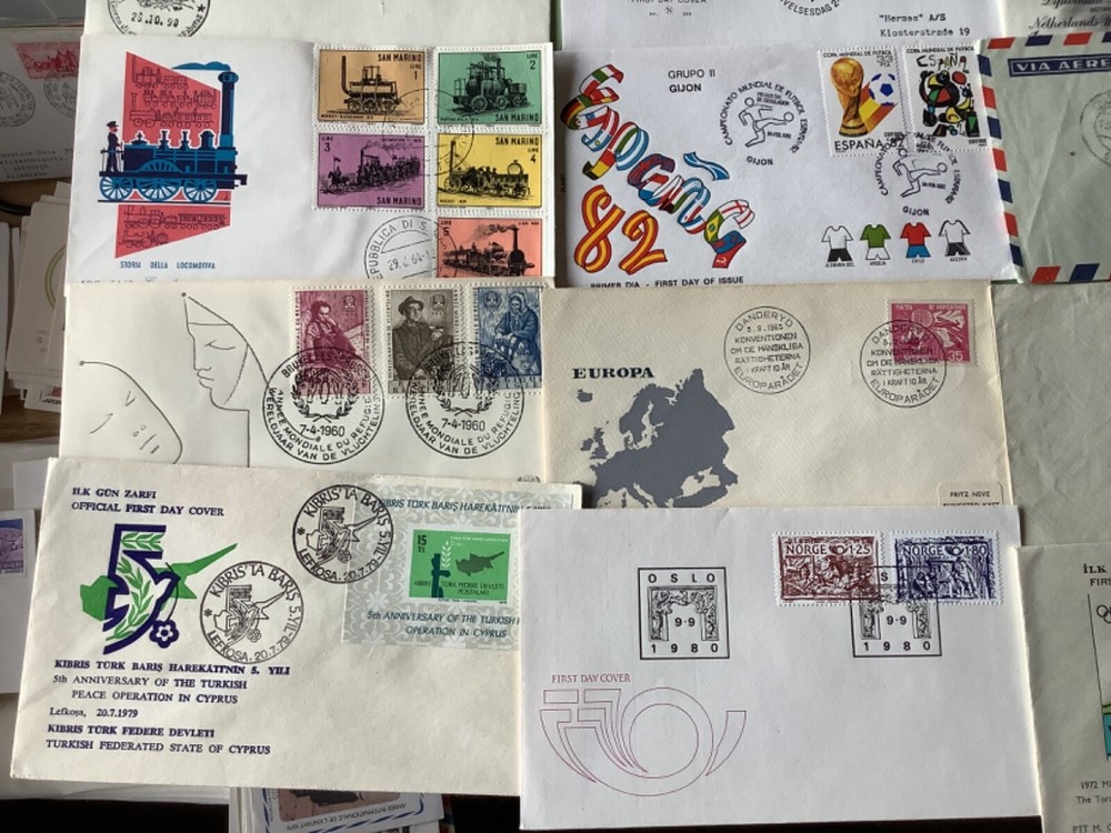 World interesting covers 20 items Ref A1956