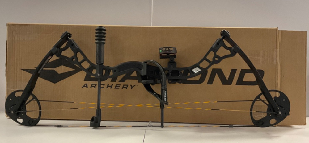 Diamond Infinite 305 Compound Bow open box