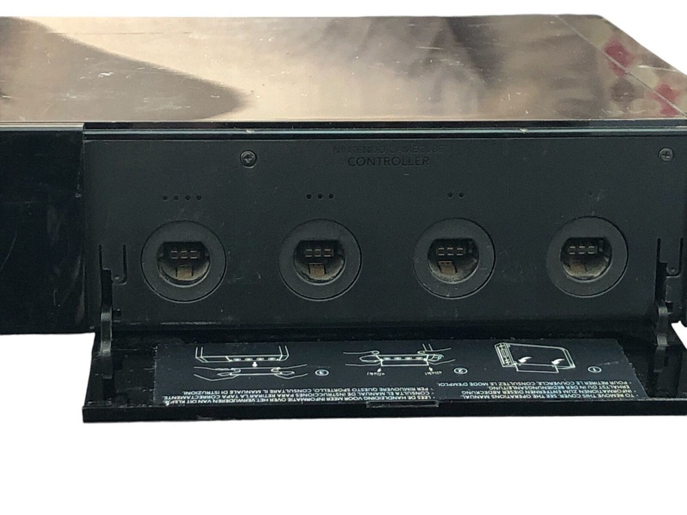 Black Nintendo Wii Console Bundle with Memory Card, Game Disc & 2 Controller