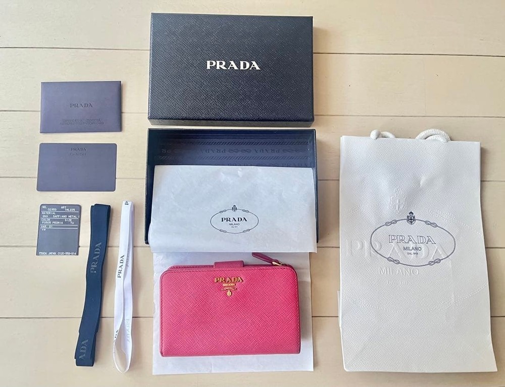 PRADA Wallet Saffiano