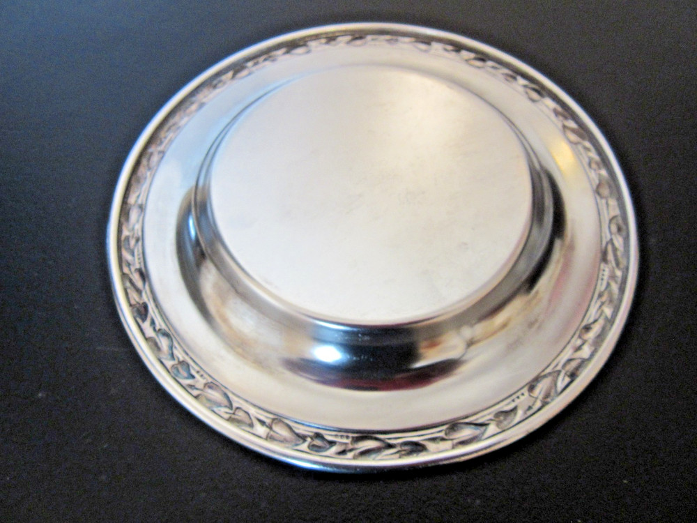 Vintage - 5½" Oneida Small Silver Plated Dish Plate Leaf Scroll Around Edge