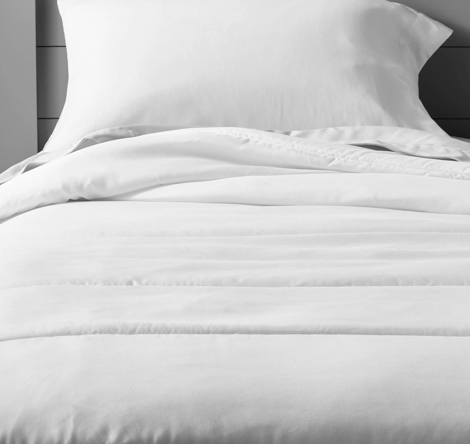 Full/Queen Bed Basics Kids' Duvet Insert White - Pillowfort