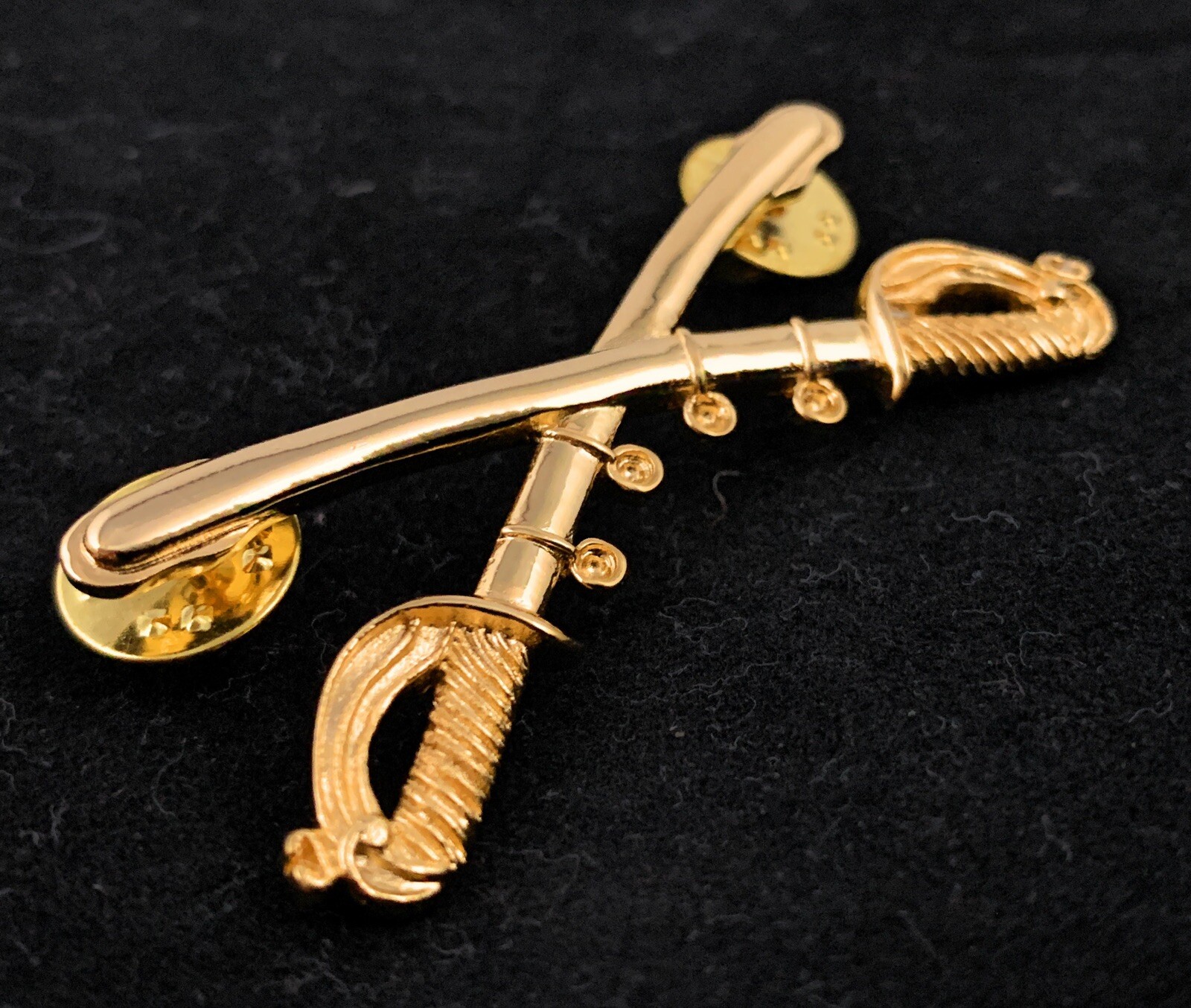 ☀️US Army Cavalry Gold Crossed Sabers Hat Pin, Cav Branch Insignia, Large 2-1/4"