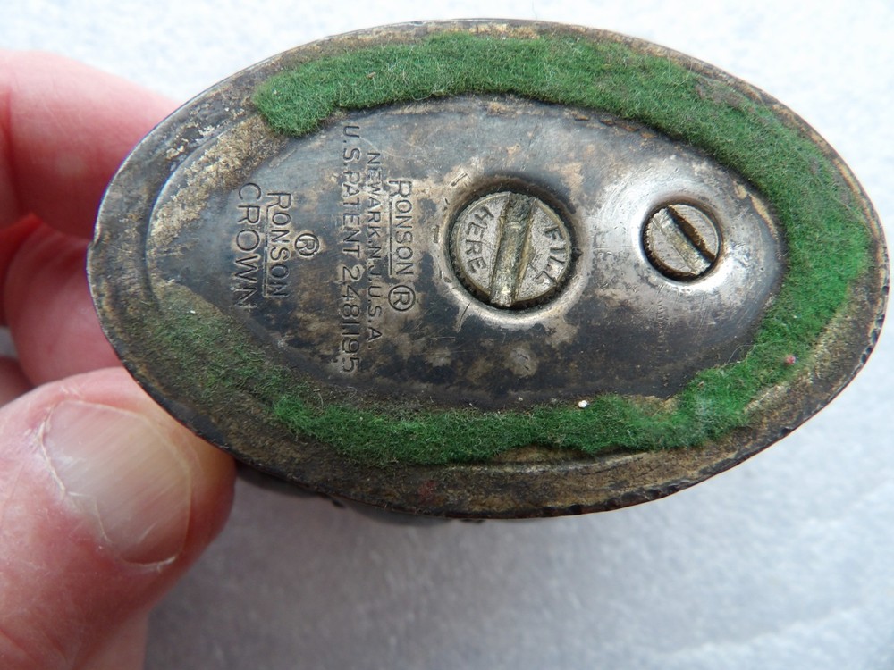 Vintage Ronson Crown Table Lighter.