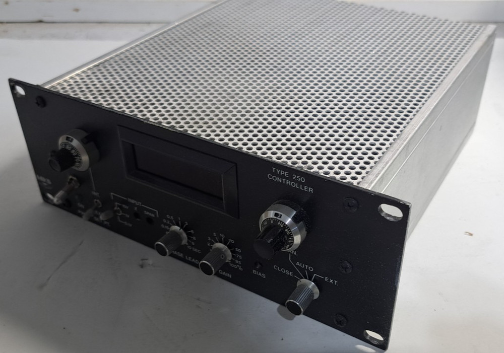 MKS Instruments Type 250 Pressure Flow Controller, Controller Type 250C-1-D