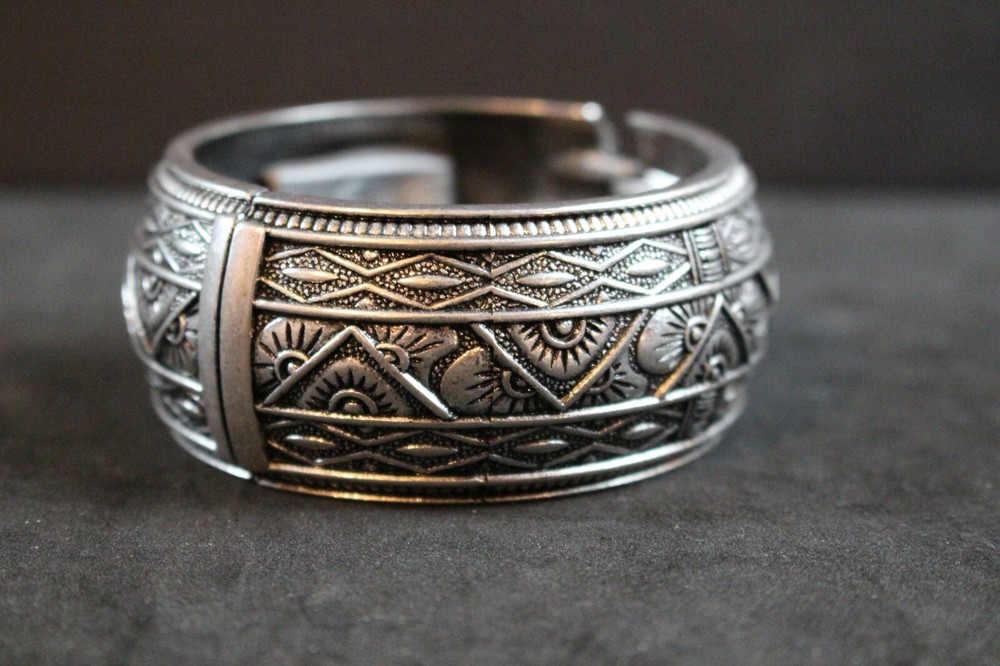 Fitbit Bracelet Holder - Silver Fitbit  - Silver Bracelet - Spring clasp