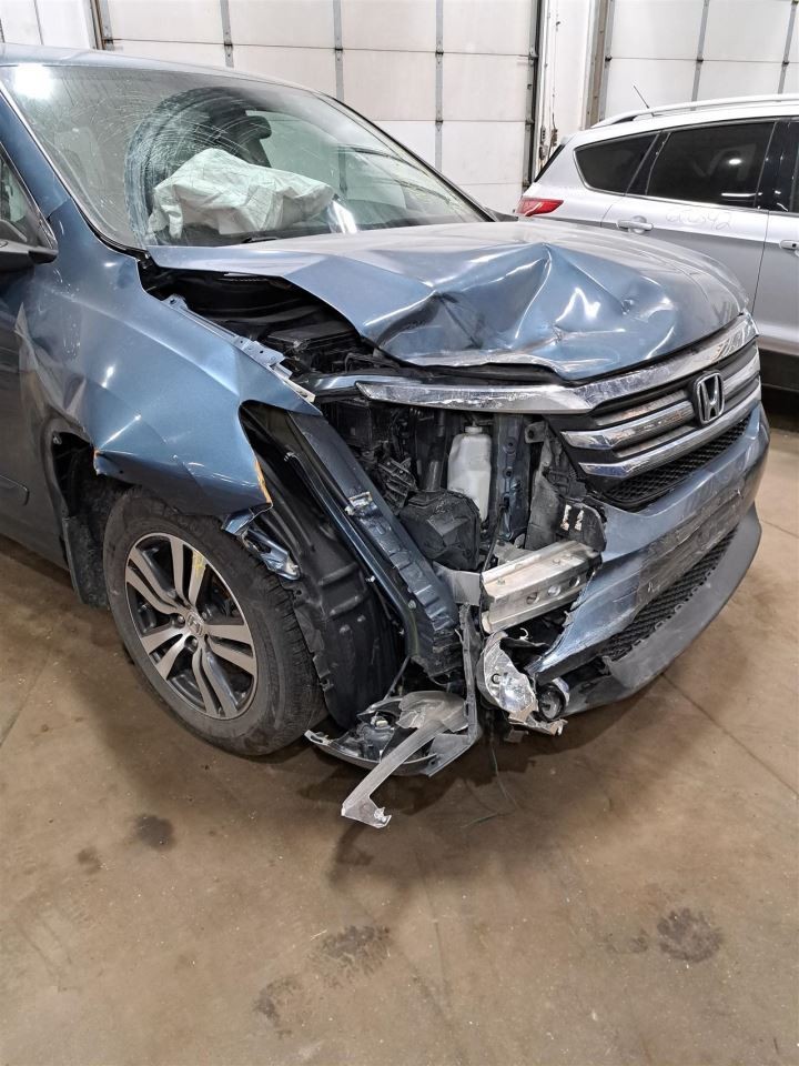 2016 Pilot Left Driver Side Fender Color: Blue B600m