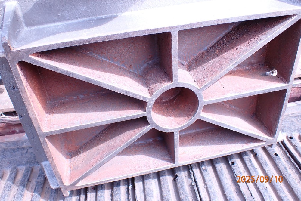 OLDER HEAVY IRON MACHINIST SURFACE PLATE SCRAPED WORK SURFACE