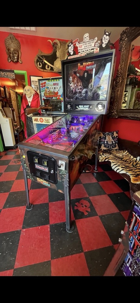 Rob Zombie Pinball Machine, Plus Toper