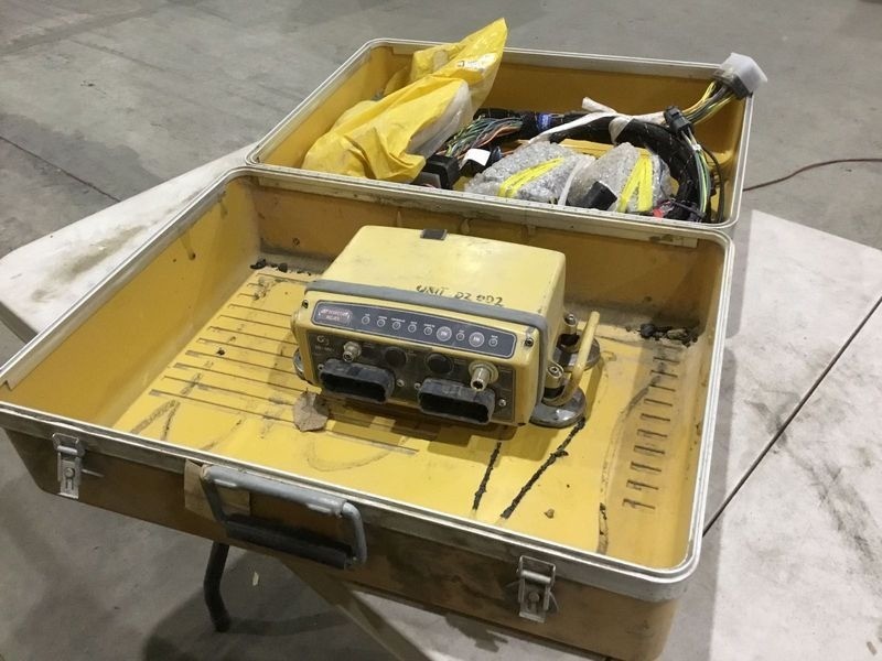TOPCON MC-R3 POSITIONING SYSTEM W/ CASE