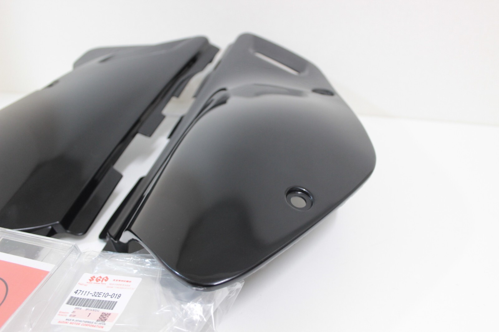 SUZUKI 1996 - 2020 DR650SE BLACK SIDE FRAME COVERS OEM LEFT & RIGHT in stock