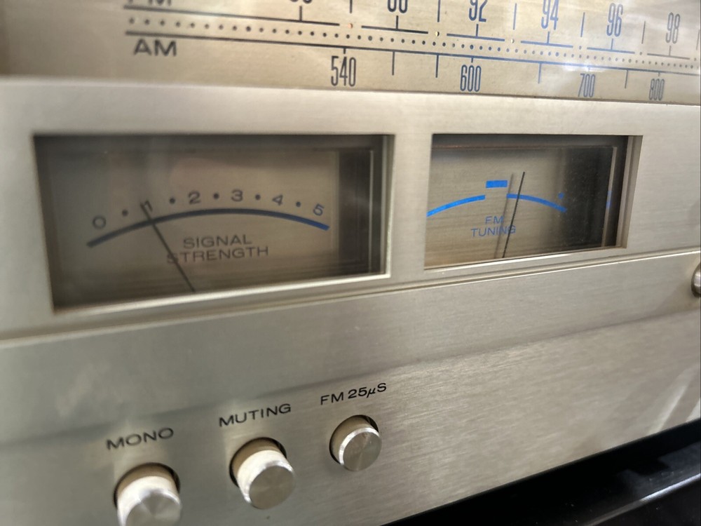 Marantz Model 2100 Stereophonic Tuner