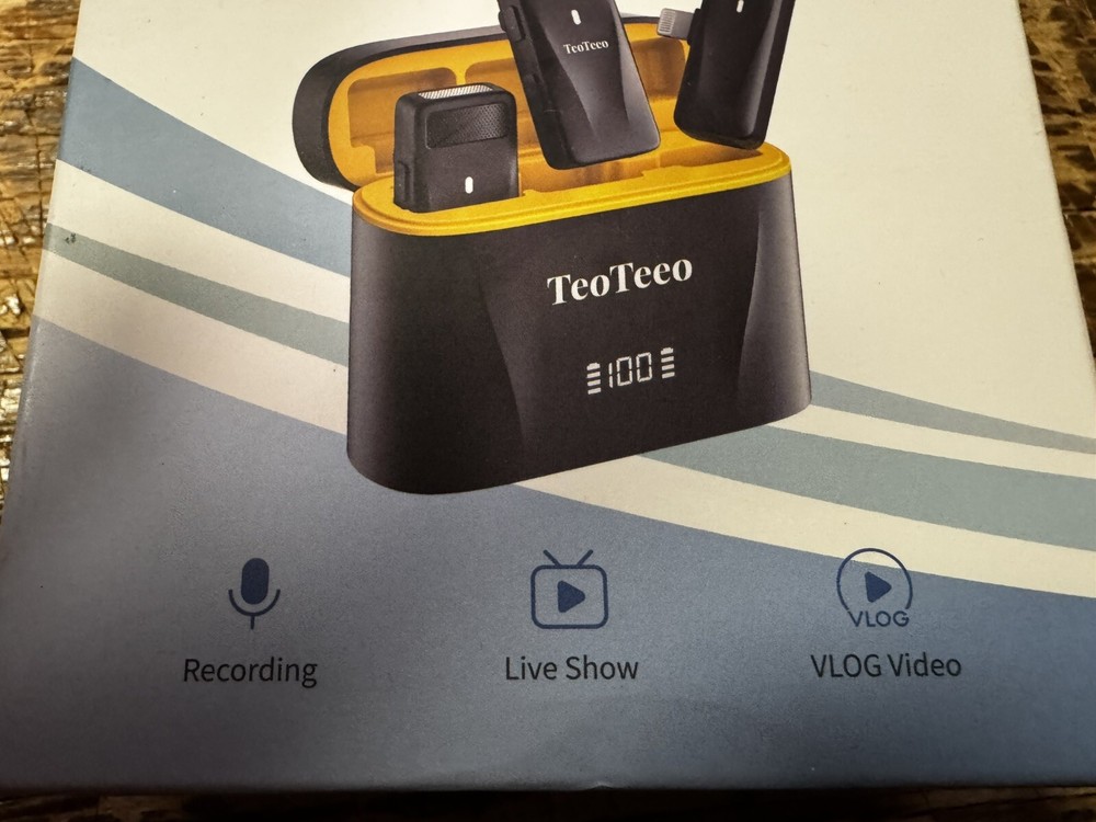 Brand New, New In Box - TeoTeeo Wireless Lavalier Microphone Vlog - iPhone Only