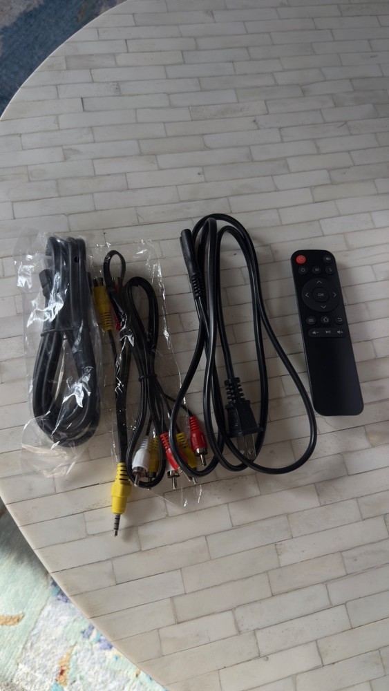 Bundle Toptro X3 projector white, includes hdmi and remote