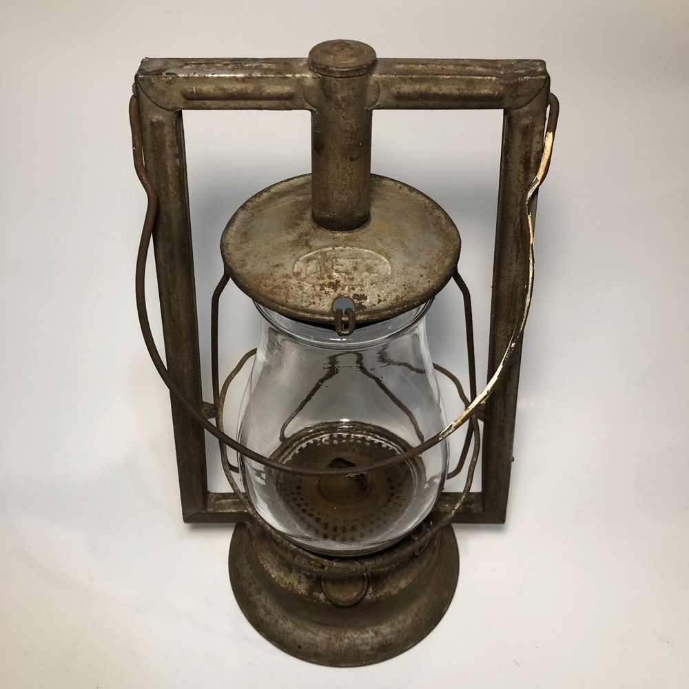 Antique Dietz Victor Lantern With Globe