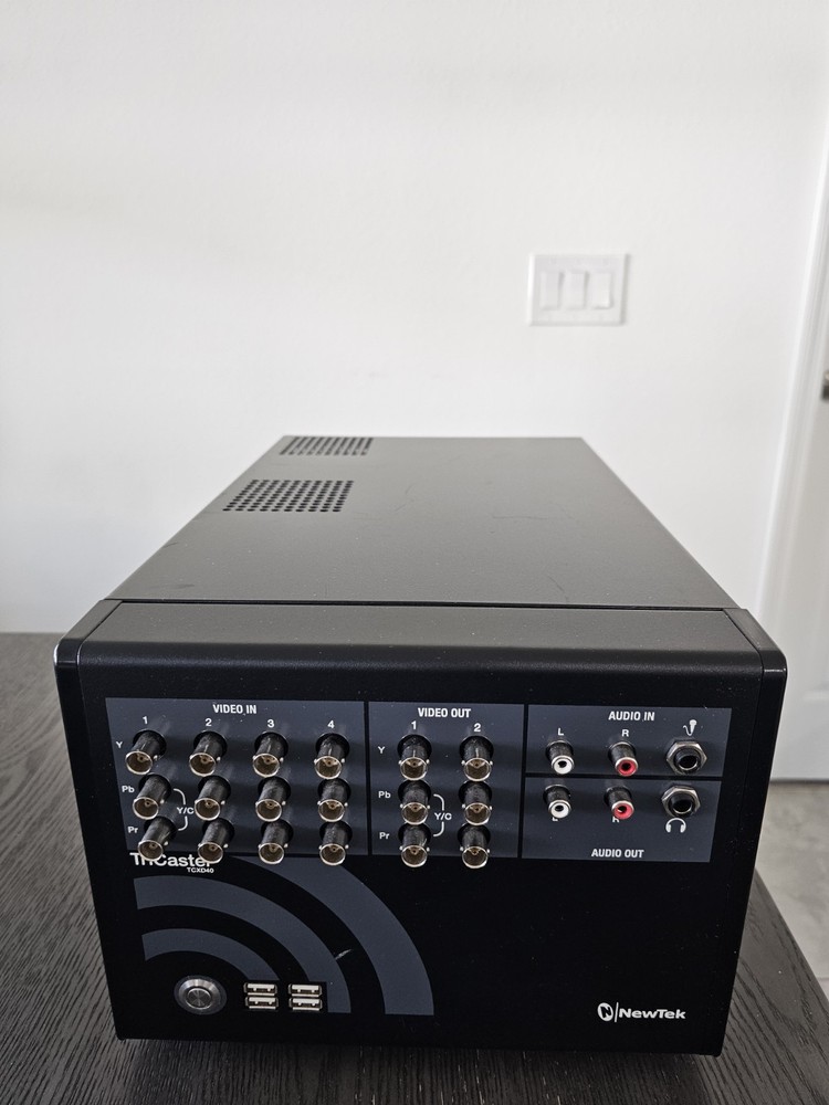 Newtek TriCaster 40 Educational Version + TC40 Control Surface