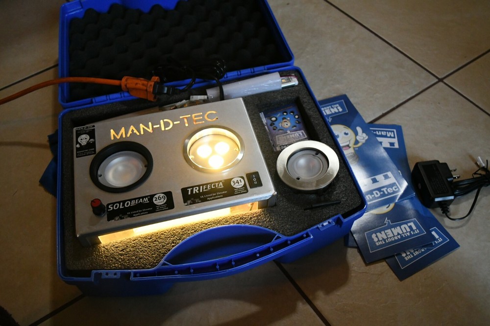 Man-D-Tec SoloBeam TriFecta Elevator Lighting LED Illuminator Excellent cond W4
