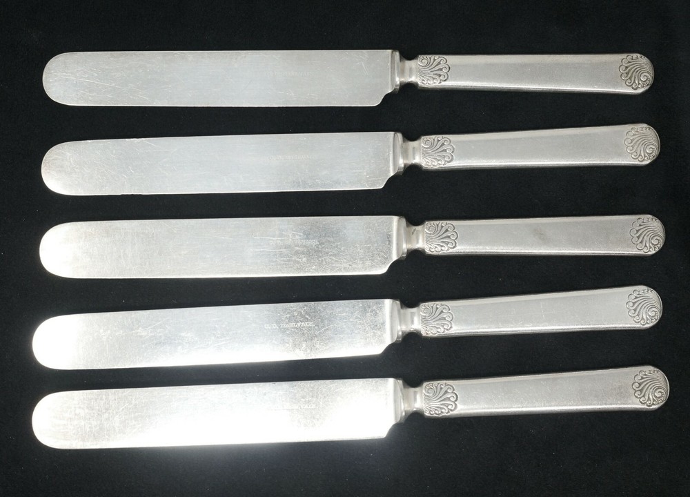C. D. McElvain Shell Pattern Silverplated Dinner Knife set of 5. 9.5" Long