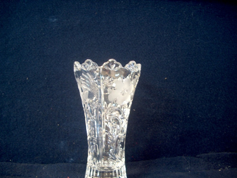 CRYSTAL VASE 6 1.2"