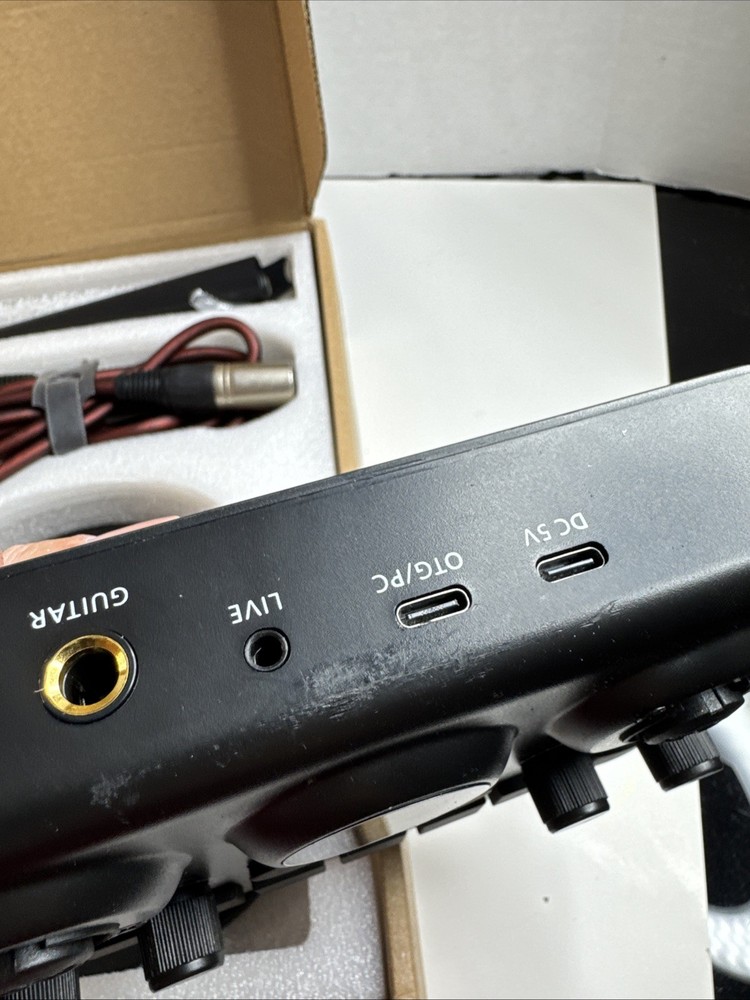 Squarock SR-AF102-2 Podcast Bundle for 2 with Microphones and Interface Sealed