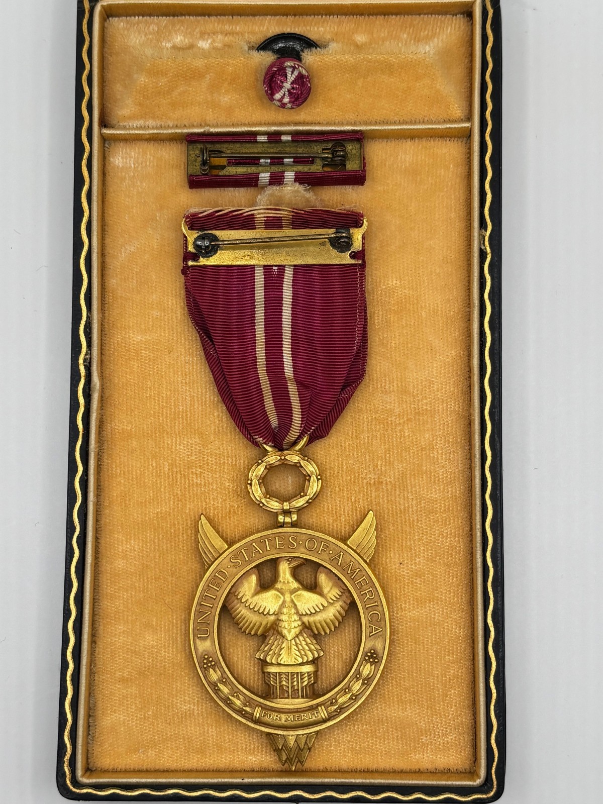 WWII US PRESIDENTIAL MEDAL FOR MERIT DECORATION RIBBON BAR ROSETTE CASED BB&B