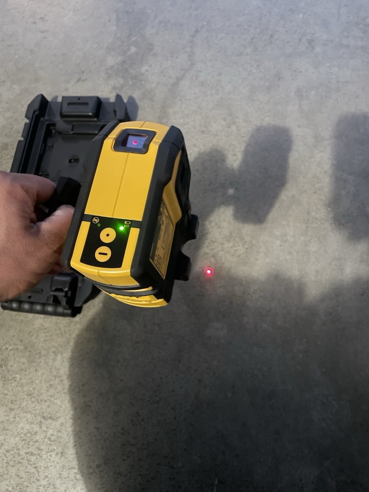 DEWALT DW085 Self Leveling Laser Red 5 Beam Pointer (NEW OpenBox)