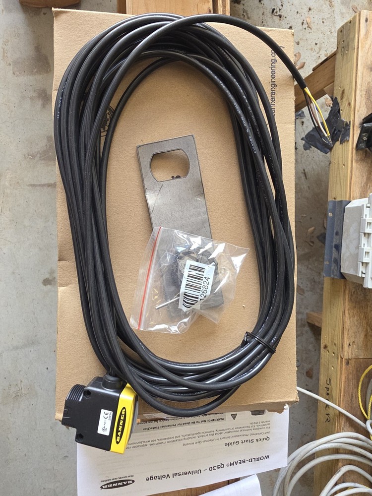 Banner QS30VR3FF200 W/30 Sensor with Cable