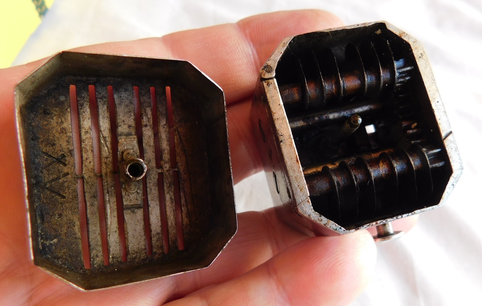 EARLY 20TH CENTURY 12 BLADE SCARIFICATOR BLEEDING IN WORKING ORDER, FOR RESTORE